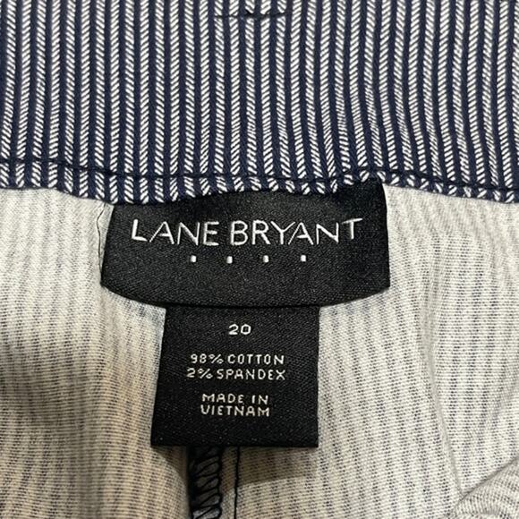 Lane Bryant Pinstripe Herringbone High Rise‎ Shorts Blue White 20x5 - Picture 2 of 4